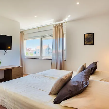 Cld688, Vlahov I Dom wakacyjny